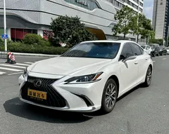 2022 Lexus ES 200 Excellence, белый — фото 1