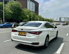 2022 Lexus ES 200 Excellence, белый — фото 11