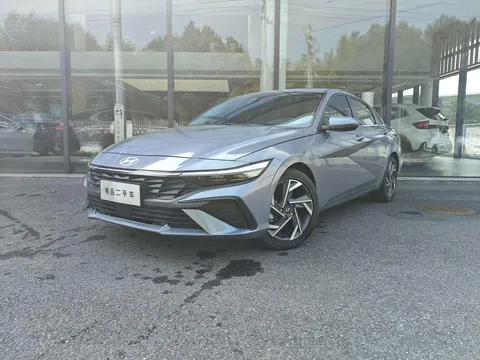 2023 Hyundai Elantra 1.5L CVT LUX Premium