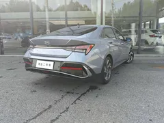 2023 Hyundai Elantra 1.5L CVT LUX Premium — фото 4