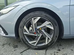 2023 Hyundai Elantra 1.5L CVT LUX Premium — фото 5