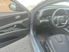 2023 Hyundai Elantra 1.5L CVT LUX Premium — фото 8