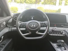 2023 Hyundai Elantra 1.5L CVT LUX Premium — фото 10