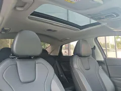 2023 Hyundai Elantra 1.5L CVT LUX Premium — фото 12