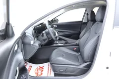 2023 Hyundai Elantra 1.5L CVT LUX Premium, белый — фото 7