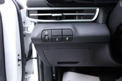 2023 Hyundai Elantra 1.5L CVT LUX Premium, белый — фото 9