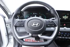 2023 Hyundai Elantra 1.5L CVT LUX Premium, белый — фото 10