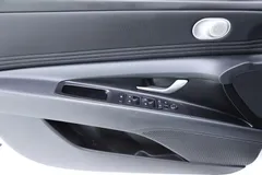 2023 Hyundai Elantra 1.5L CVT LUX Premium, белый — фото 11