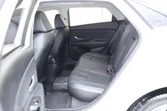 2023 Hyundai Elantra 1.5L CVT LUX Premium, белый — фото 12