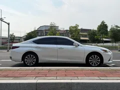 2022 Lexus ES 200 Excellence, белый — фото 5