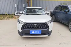 2023 Toyota Corolla Cross 2.0L CVT Elite, белый — фото 3