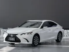 2022 Lexus ES 200 Excellence, белый — фото 1