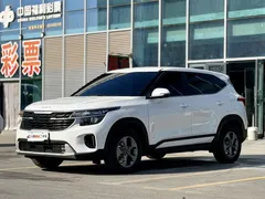 2023 Kia Seltos 1.5L IVT Comfort, белый — фото 1