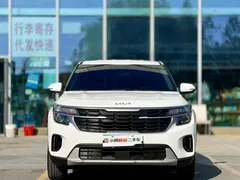 2023 Kia Seltos 1.5L IVT Comfort, белый — фото 2