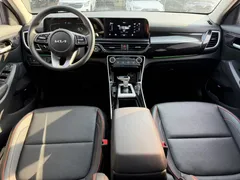2023 Kia Seltos 1.5L IVT Luxury, белый — фото 18