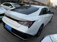 2023 Hyundai Elantra 1.5L CVT LUX Premium, белый — фото 3
