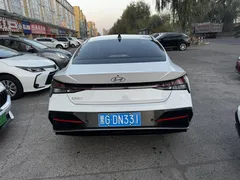 2023 Hyundai Elantra 1.5L CVT LUX Premium, белый — фото 4