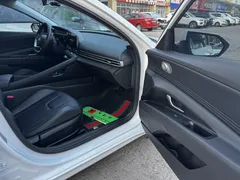 2023 Hyundai Elantra 1.5L CVT LUX Premium, белый — фото 12