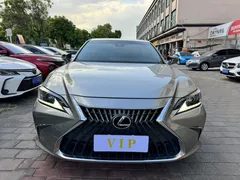 2022 Lexus ES 200 Luxury — фото 2