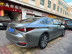 2022 Lexus ES 200 Luxury — фото 3