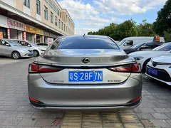 2022 Lexus ES 200 Luxury — фото 4