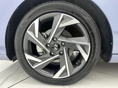2023 Hyundai Elantra 1.5L CVT LUX Premium, синий — фото 12