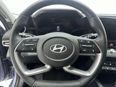 2023 Hyundai Elantra 1.5L CVT LUX Premium, синий — фото 17
