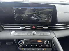 2023 Hyundai Elantra 1.5L CVT LUX Premium, синий — фото 18
