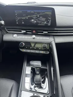 2023 Hyundai Elantra 1.5L CVT LUX Premium, синий — фото 19