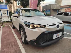 2023 Toyota Frontlander 2.0L CVT Leading, белый — фото 3