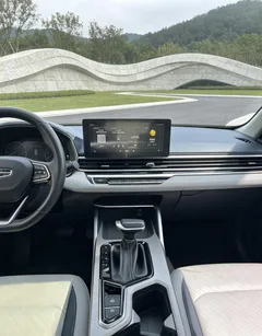 2023 Geely Emgrand 4th Gen 1.5L CVT Premium Champion, белый — фото 8