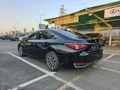 2022 Lexus ES 200 Excellence, чёрный — фото 7