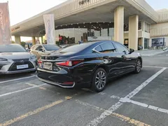 2022 Lexus ES 200 Excellence, чёрный — фото 9