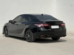 2023 Toyota Camry 2.0S Fashion, чёрный — фото 2