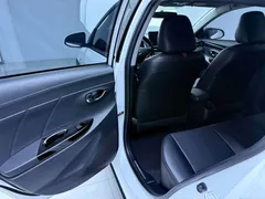2022 Toyota Yaris L Zhixuan X 1.5L CVT Luxury Plus, белый — фото 16