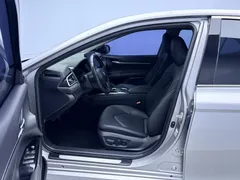2022 Toyota Camry 2.5G Luxury — фото 12