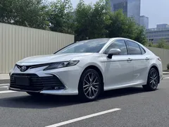 2021 Toyota Camry 2.5G Luxury, белый — фото 1