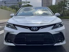 2021 Toyota Camry 2.5G Luxury, белый — фото 2