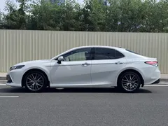 2021 Toyota Camry 2.5G Luxury, белый — фото 5
