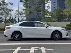 2021 Toyota Camry 2.5G Luxury, белый — фото 6