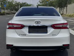 2021 Toyota Camry 2.5G Luxury, белый — фото 7