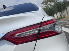2021 Toyota Camry 2.5G Luxury, белый — фото 9