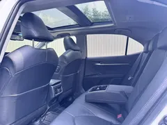 2021 Toyota Camry 2.5G Luxury, белый — фото 13