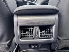 2021 Toyota Camry 2.5G Luxury, белый — фото 14