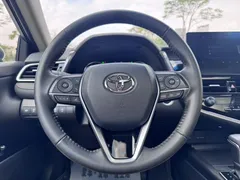 2021 Toyota Camry 2.5G Luxury, белый — фото 17