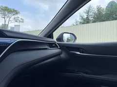 2021 Toyota Camry 2.5G Luxury, белый — фото 20