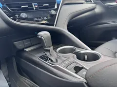 2021 Toyota Camry 2.5G Luxury, белый — фото 21