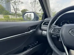 2021 Toyota Camry 2.5G Luxury, белый — фото 24