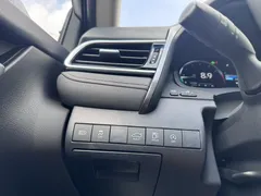 2021 Toyota Camry 2.5G Luxury, белый — фото 25