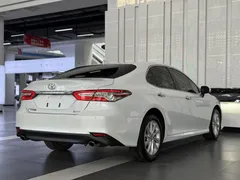 2021 Toyota Camry 2.0G Luxury, белый — фото 10